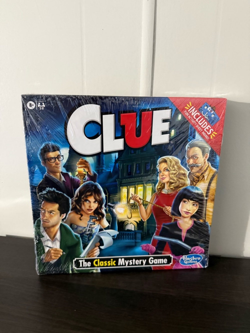 Hasbro CLUE Classic Mystery Game - Blue and Red Box Artwork